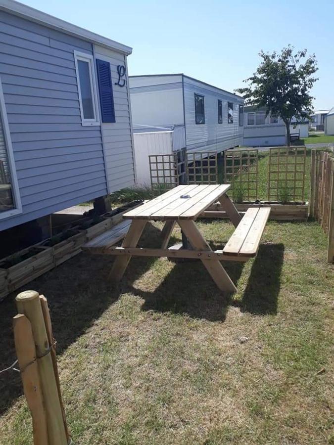 Stacaravan 4Pers In Bredene Met Eigen Tuintje 2449 Eksteriør billede